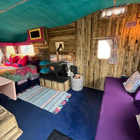 Budget Stay, In Lovely Private Setting With Rustic Charm, Log Burner, Fire Pit, Campers Kitchen & Eco Loo No Bedding Supplied Narberth Εξωτερικό φωτογραφία