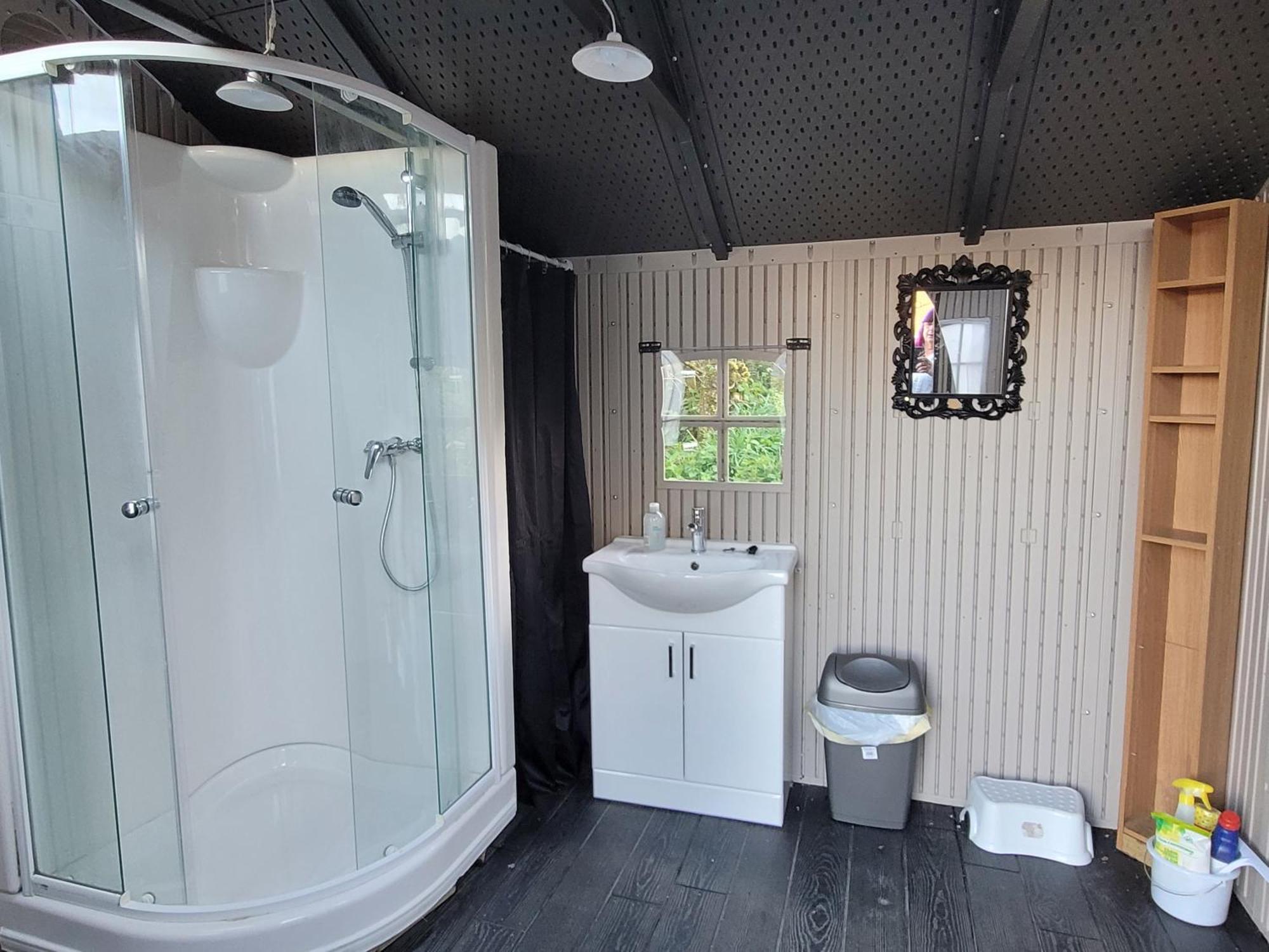 Budget Stay, In Lovely Private Setting With Rustic Charm, Log Burner, Fire Pit, Campers Kitchen & Eco Loo No Bedding Supplied Narberth Εξωτερικό φωτογραφία